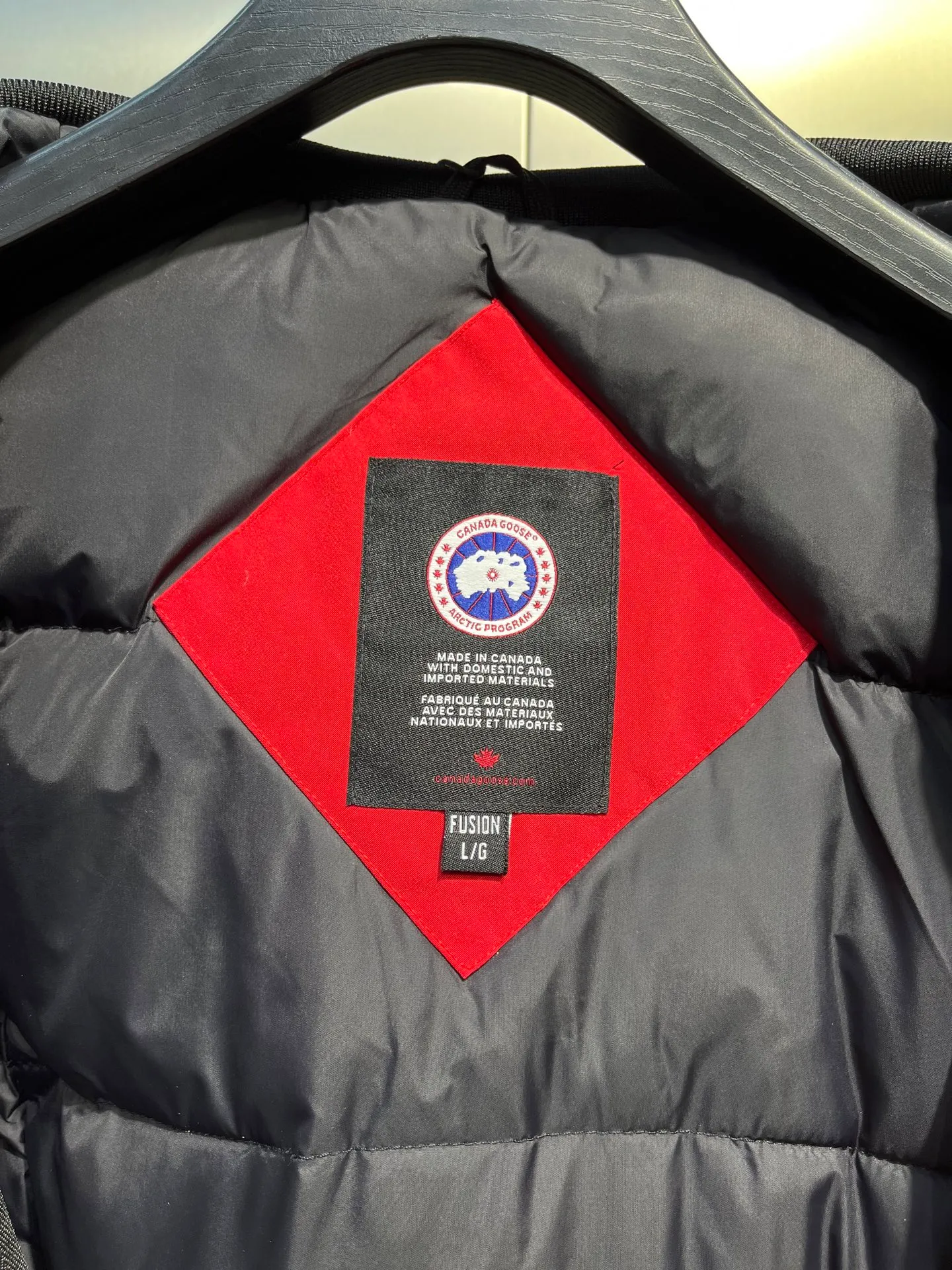 P860 🇨🇦CANADA GOOSE 12 women's models, factory direct supply: supplying global purchasing agents, micro-businesses, entities, Tmall, high-end stalls and studios, free shipping! Trillium Parka Women's 12 "popular" women's models are chosen by Arctic and Antarctic scientific expedition teams as winter wear, the Rolls-Royce of down jackets. ➖ Industry-leading anti-counterfeiting chip sensing. ➖ Imported Behringer embroidery machines and customized embroidery labels, the highest level and industry leading. ➖ Imported Korean 21-count polyester-cotton blended original fabric, TC85 waterproof coated fabric, water-repellent, windproof and wear-resistant. ➖ The new national standard 80 white duck down is filled with an average of 520 grams of down. The amount of down filled is industry-leading. ➖ 100% nylon lon lining with double double-layer sealing design to prevent velvet running, seamless thread design on cuffs! ➖ Western Canadian Green Wolf Collar. ➖ Yoshida YKK provides original factory-customized electroplated sliders. YKK two-way lockable zippers are tight and smooth and do not peel off paint. ➖ 3M composite Velcro is durable and the accessories and hardware are all custom-made. Note: Our copywriting is only simple and clear. Instead of bragging about the copywriting, it is better to compare and understand with samples. Only for the purest, most focused, most professional, highest quality, and most cost-effective!  SIZE:S-XXL
